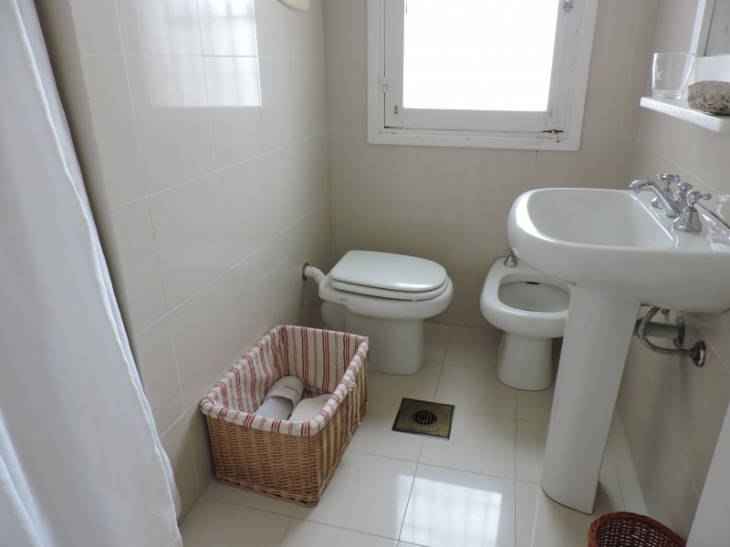 Casa en alquiler de la ruta al mar a una cuadra de Montoya